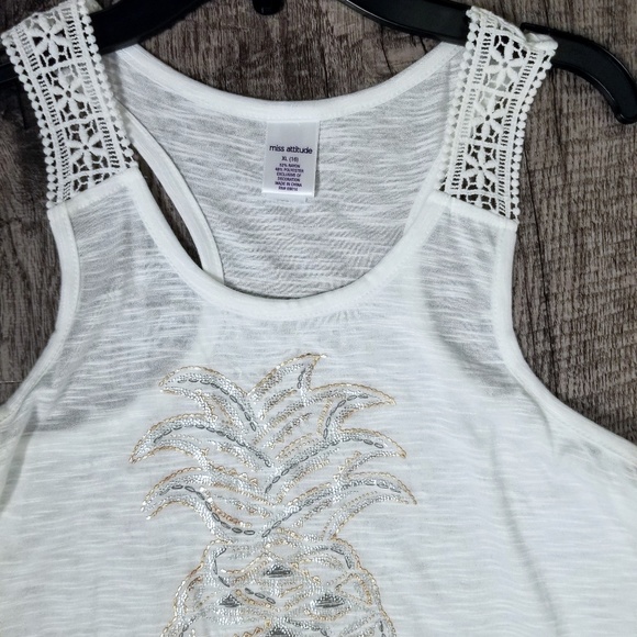 Pineapple and lace white tank top - Picture 2 of 5